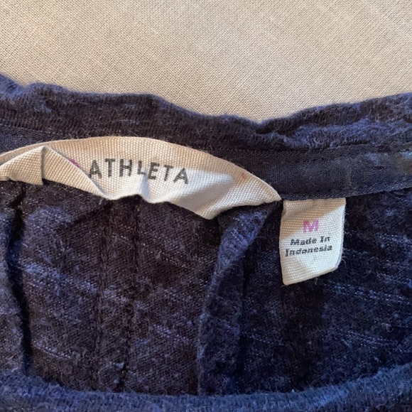 ATHLETA Top. Size Medium - Picture 7 of 7